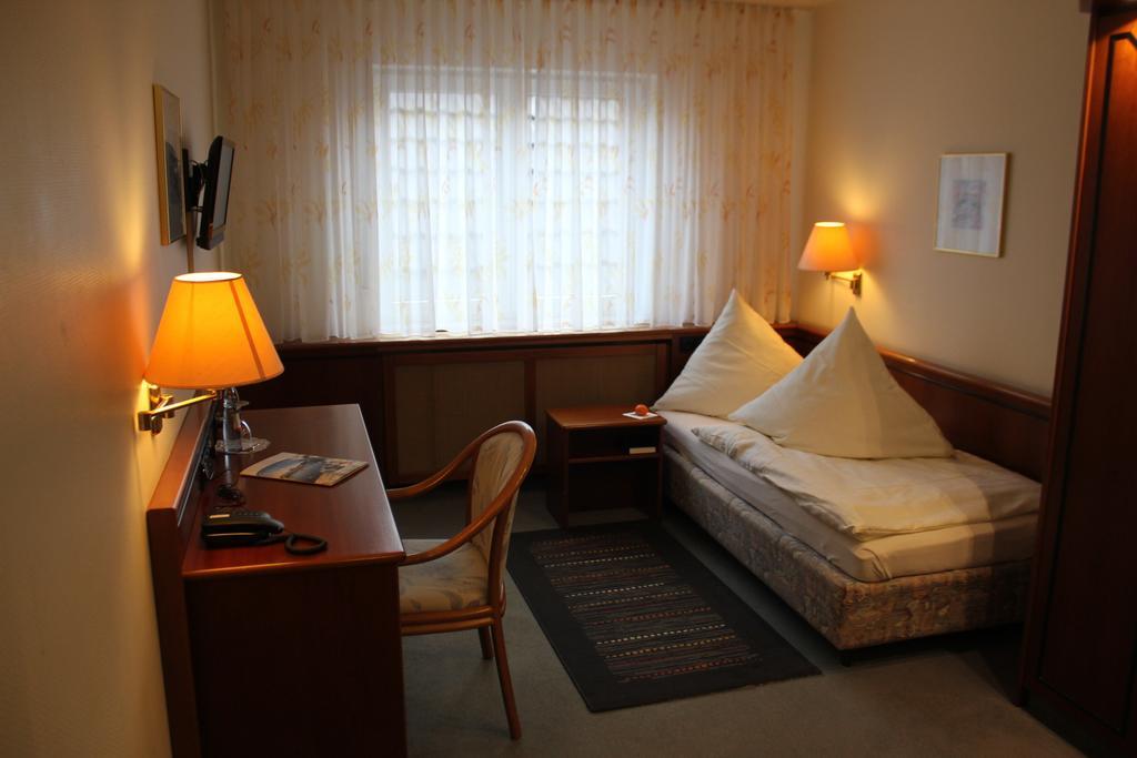 Hotel & Restaurant Zum Vater Rhein Monheim am Rhein Pokój zdjęcie