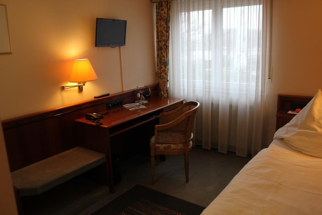 Hotel & Restaurant Zum Vater Rhein Monheim am Rhein Pokój zdjęcie